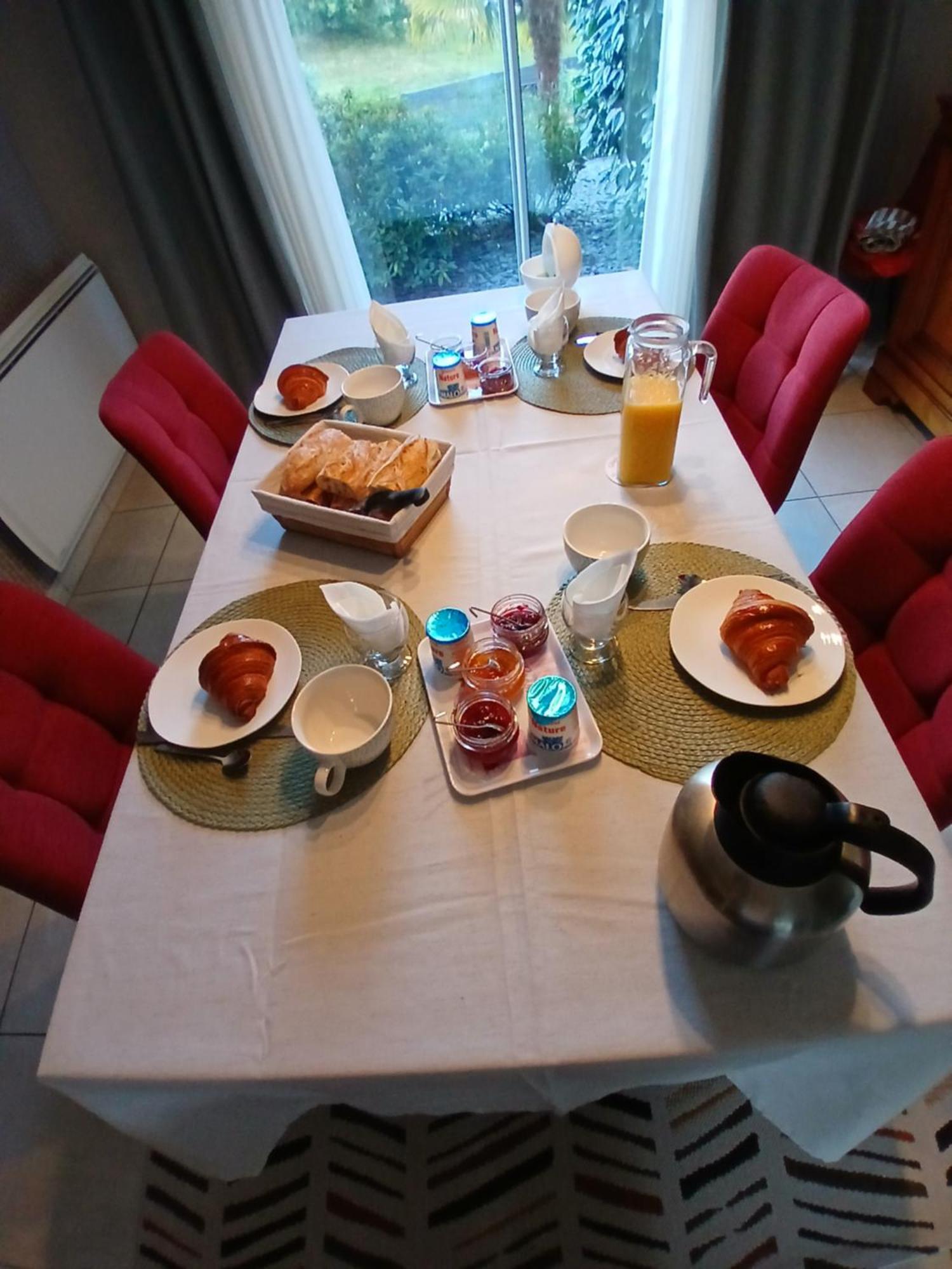 Chez Bernard Et Nicole Bed & Breakfast Betton Екстериор снимка